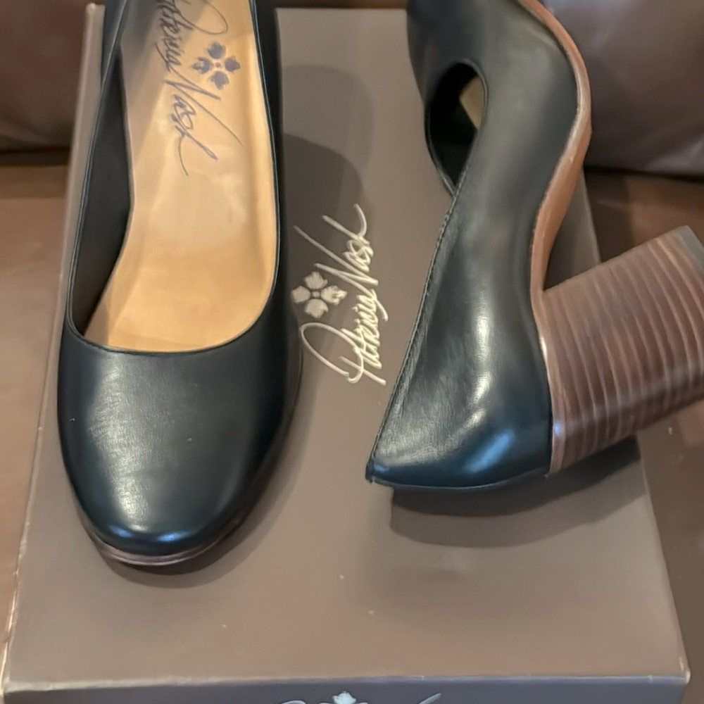 Patricia Nash Black Heel Pumps